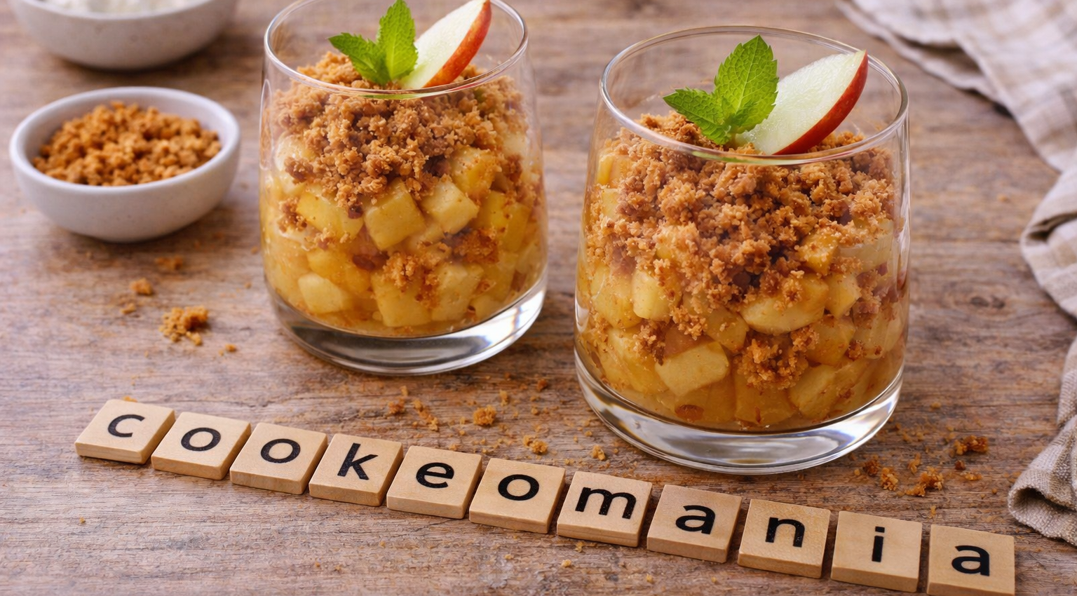 Verrines fondantes aux pommes et spéculoos au cookeo