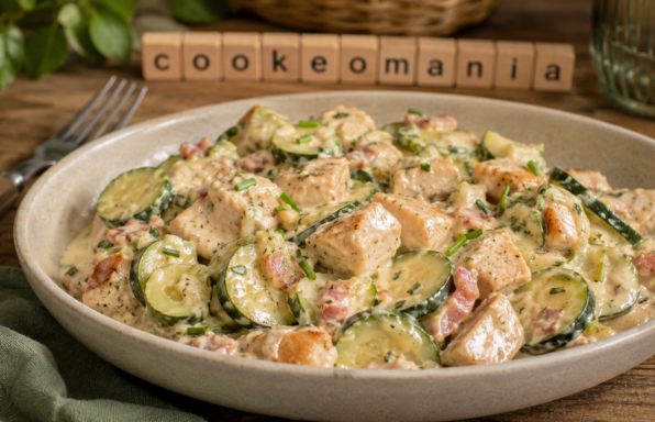 Courgettes, dés de poulet et Boursin au Cookeo : une recette facile, rapide et crémeuse avec lardons, échalote et cuisson sous pression.