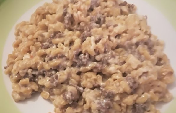 Coquillettes de blé, steaks hachés et fromage à tartiner au cookeo