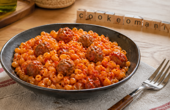 Coquillettes aux mini boulettes apéro et sauce tomate