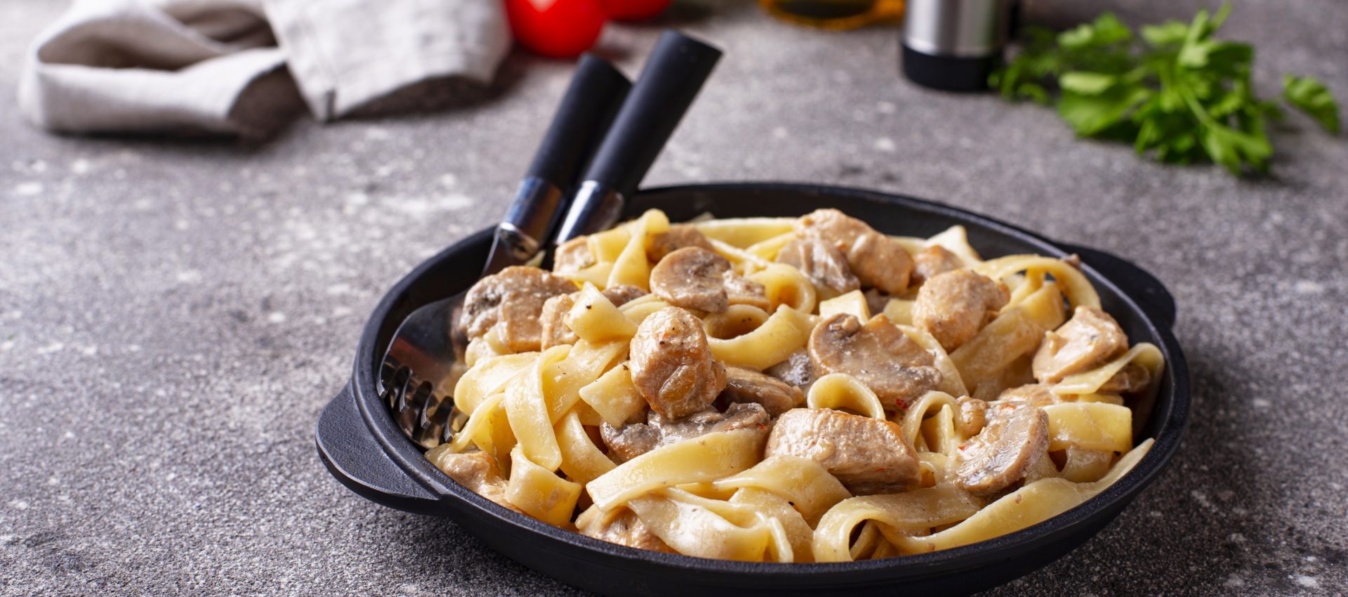 Tagliatelles aux champignons, poulet à la crème au cookeo