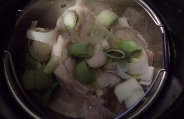 Raie à la vapeur et nid de poireaux 3169