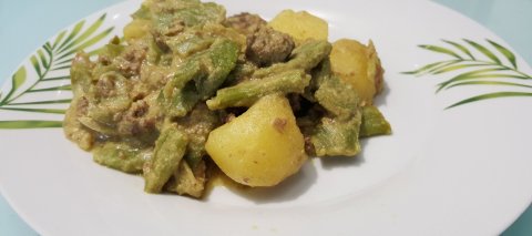 Steaks hachés, pommes de terre et haricots verts au cookeo