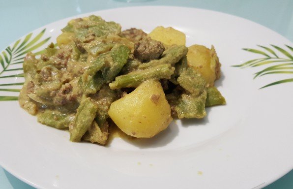 Steaks hachés, pommes de terre et haricots verts au cookeo