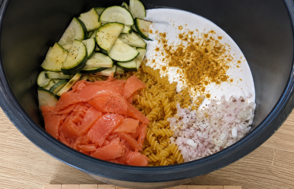 One pot pasta crémeux au saumon fumé, courgette et curry