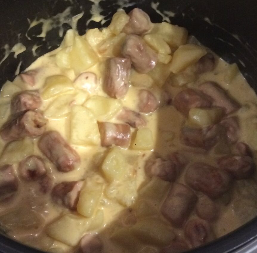 Pommes de terre, knacki sauce cheddar au cookeo Cookeo Mania