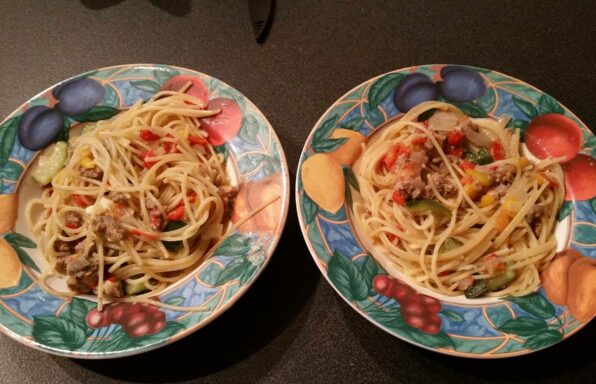 One pot Pasta, légumes, viande hachée et fromage