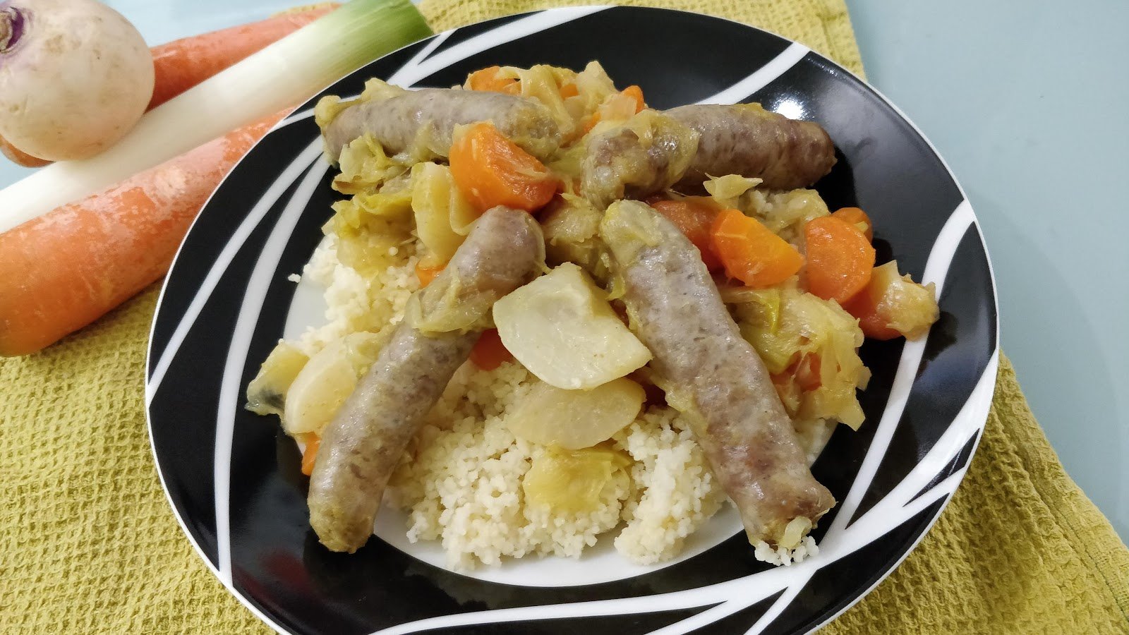 Poireaux, carottes chipolatas comme un couscous au cookeo