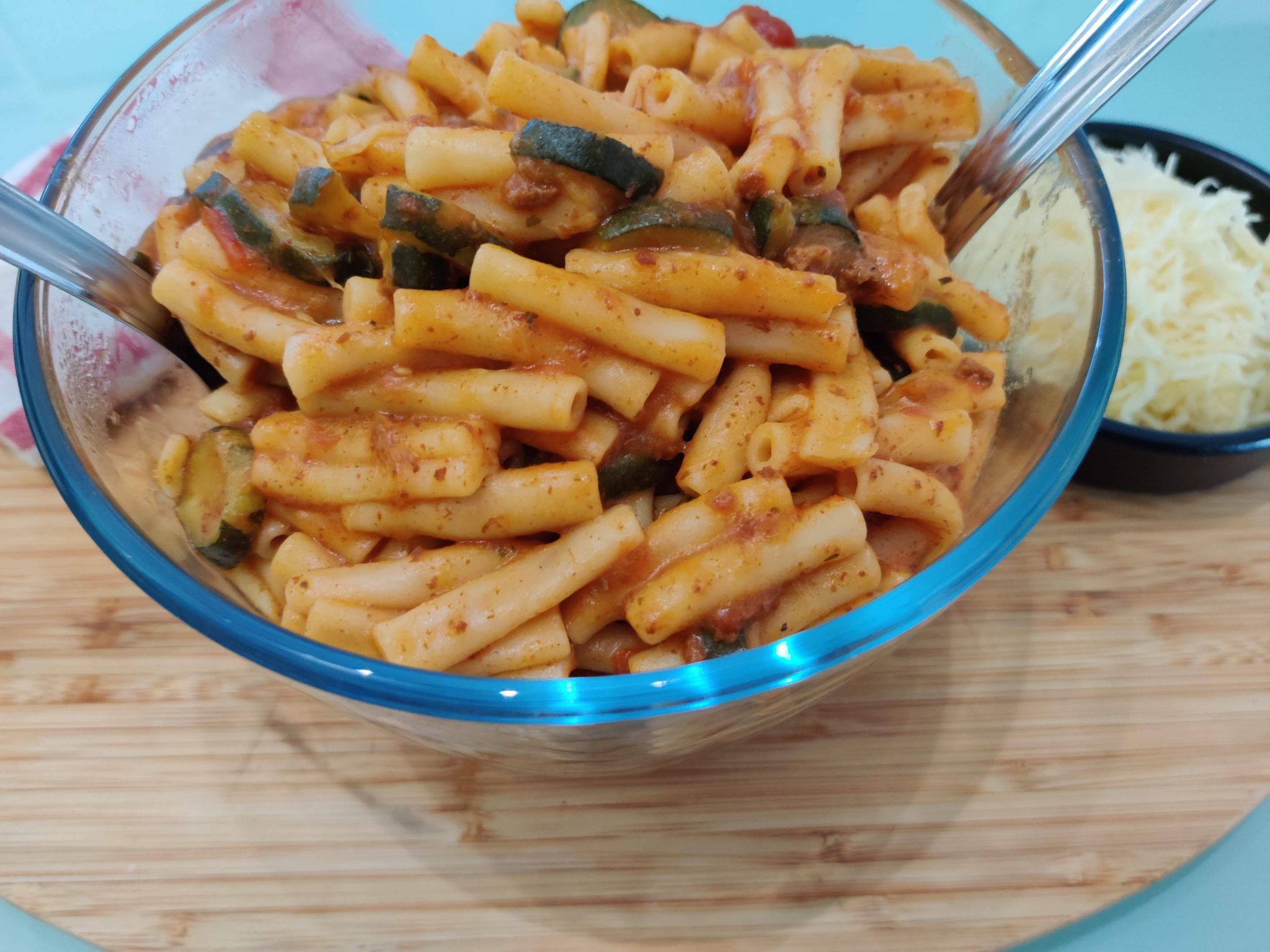 Pâte et courgette à la bolognaise rapide au cookeo