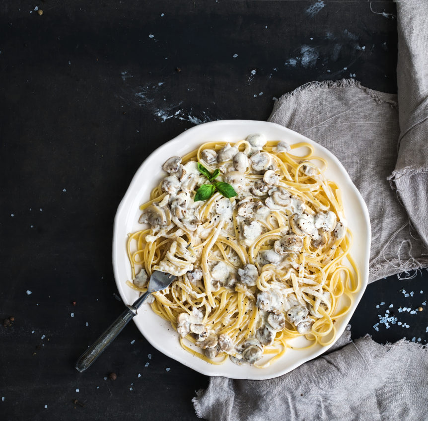 Spaghettis champignons et poulet à la crème parfumés au citron au