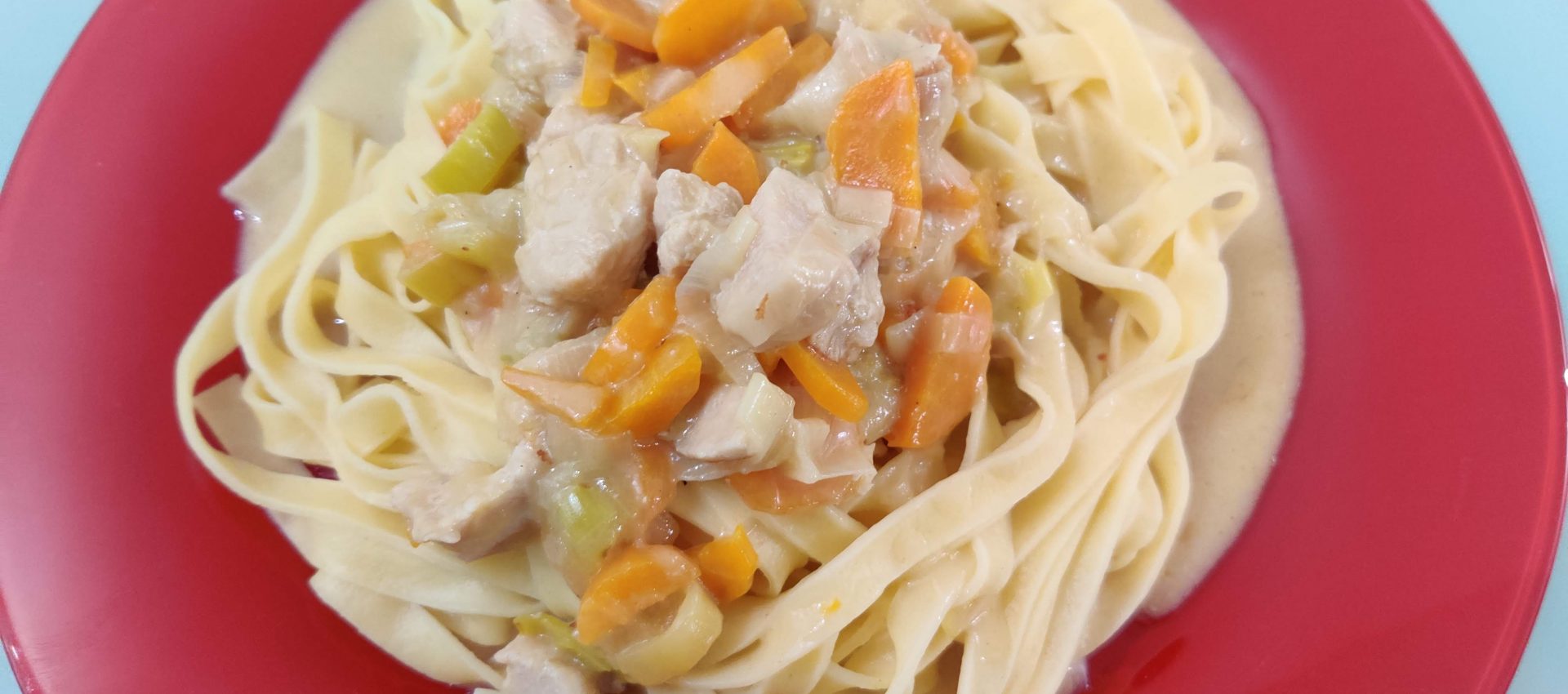 Tagliatelles dinde et légumes à la crème au cookeo