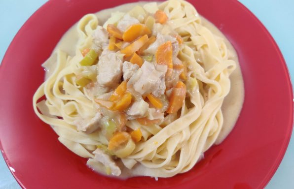 Tagliatelles dinde et légumes à la crème au cookeo