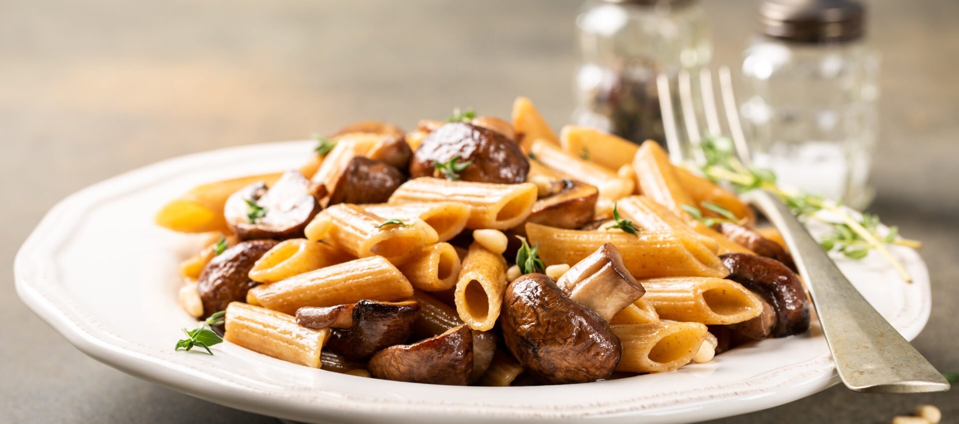Servir dans une assiette avec un peu de pignons de pin au cookeo