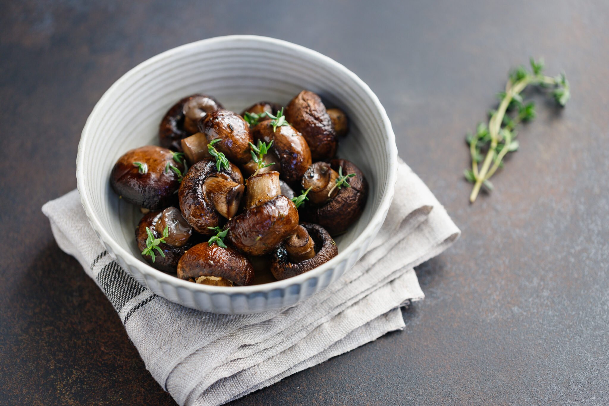 Champignons marinés et thym au cookeo