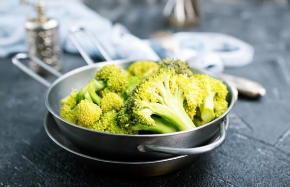 Salade pommes de terre, brocolis et vinaigrette à l'échalote au cookeo