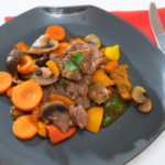 Sauté d'agneau aux légumes colorés