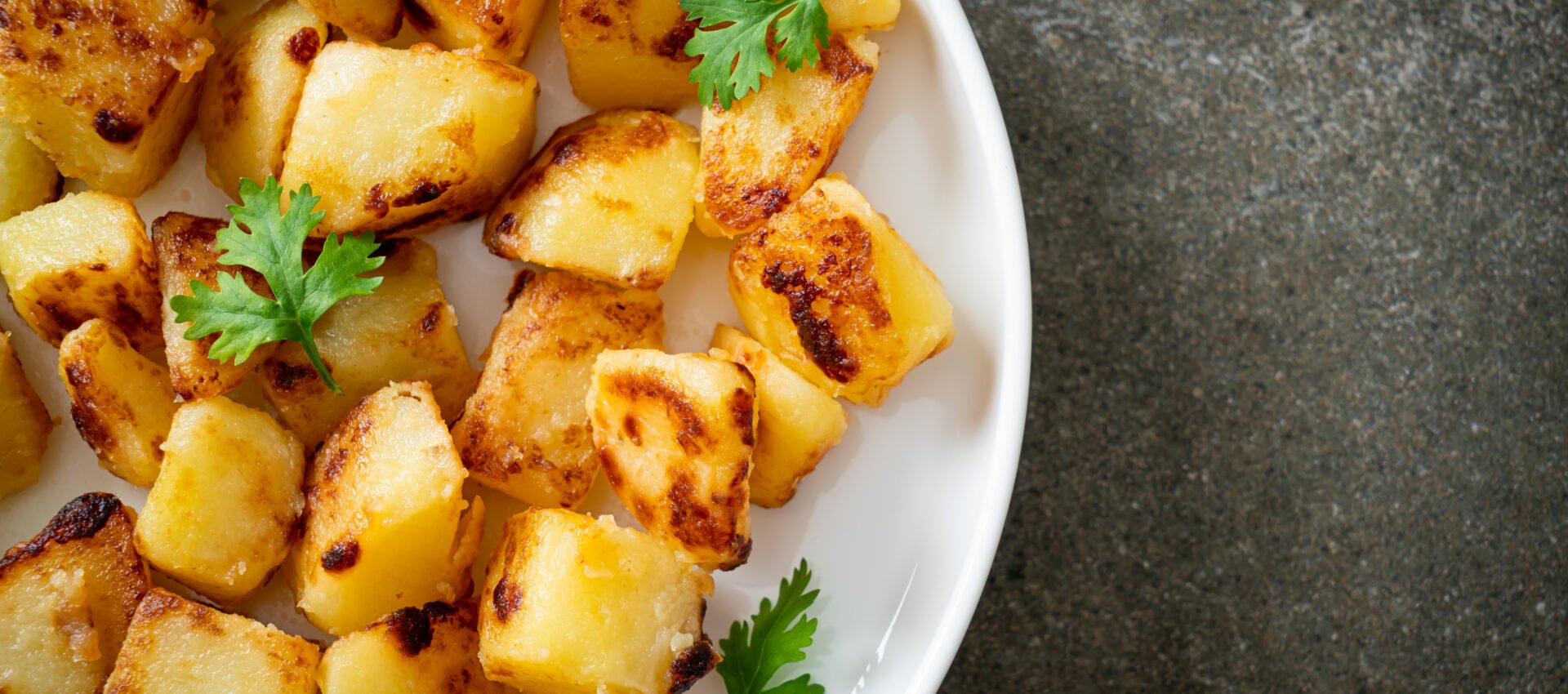 Cubes de pommes de terre sautées