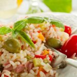 Salade de riz colorée au Cookeo avec vinaigrette au basilic