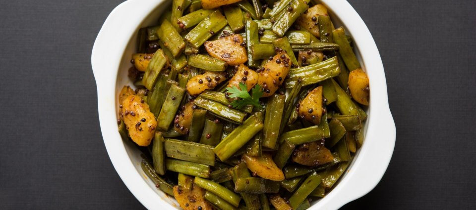 Haricots plats et pommes de terre aux épices