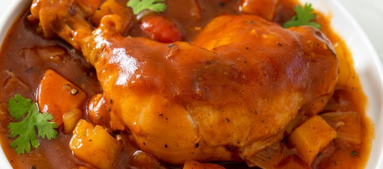 Ragoût de poulet aux carottes et pommes de terre