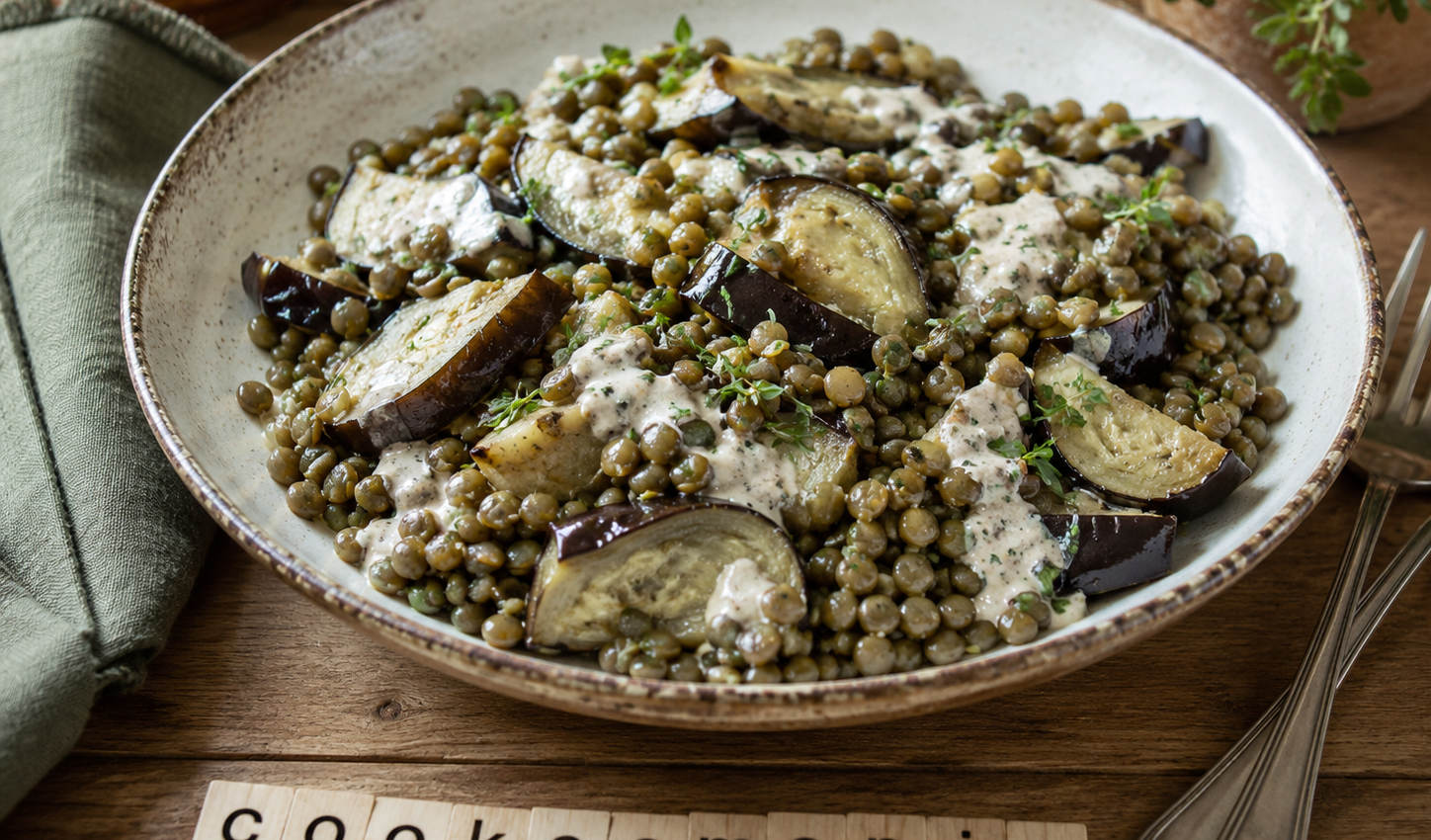 Salade de Lentilles Vertes à l'Aubergine et Sauce Crémeuse au Thym