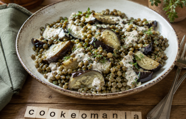 Salade de Lentilles Vertes à l'Aubergine et Sauce Crémeuse au Thym