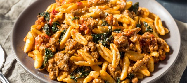 Cavatelli aux saucisses, tomate et épinards au Cookeo