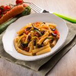 Pasta aux légumes d'été et haricots rouges