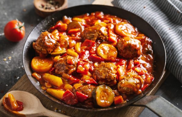 Boulettes de boeuf en sauce aigre-douce et légumes
