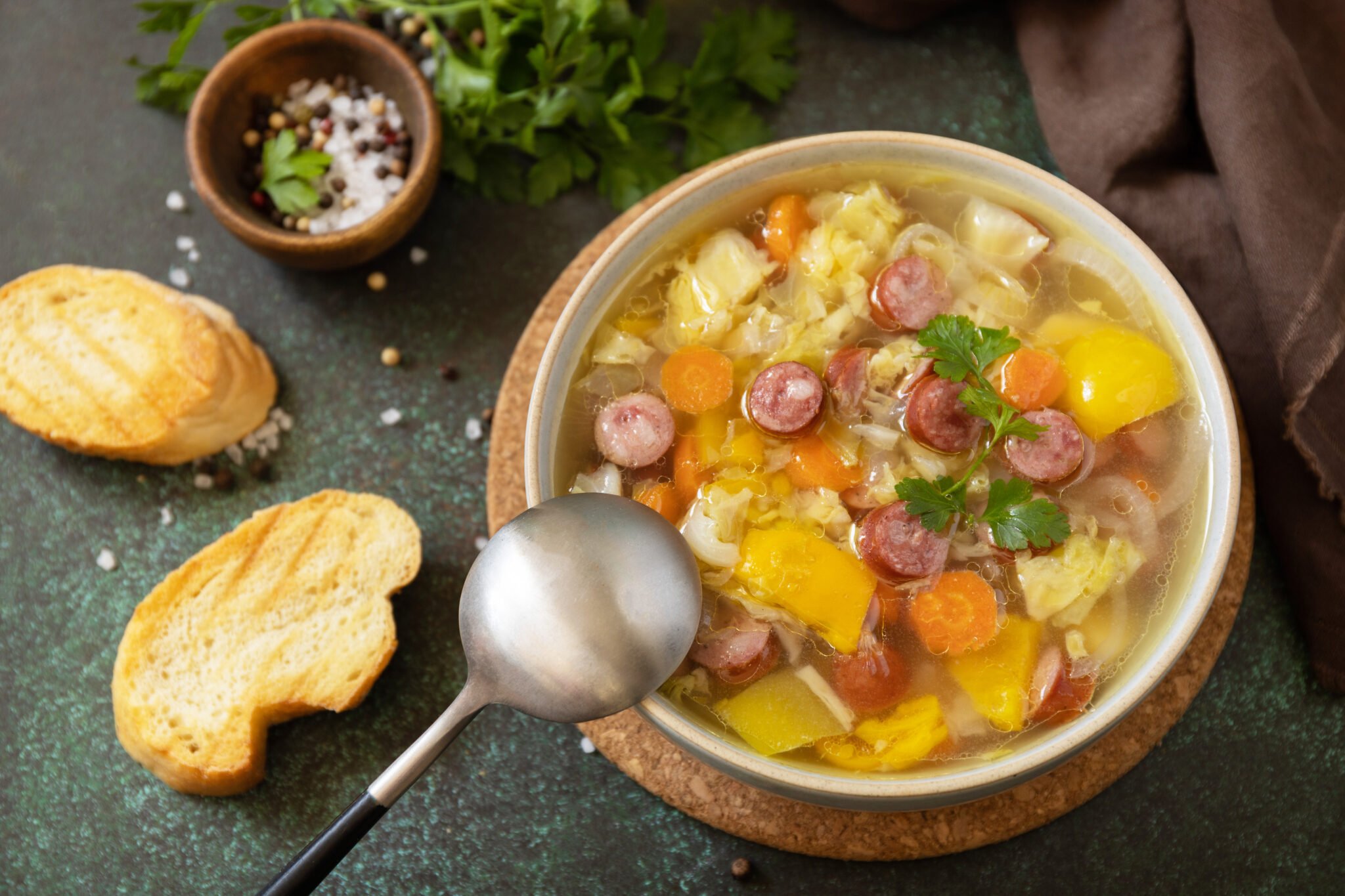 Soupe Traditionnelle Tchèque au Chou et à la Saucisse – Zelnacka Cuisinée au Cookeo