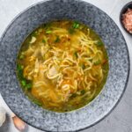 Soupe au bouillon de poulet, légumes et nouilles au Cookeo