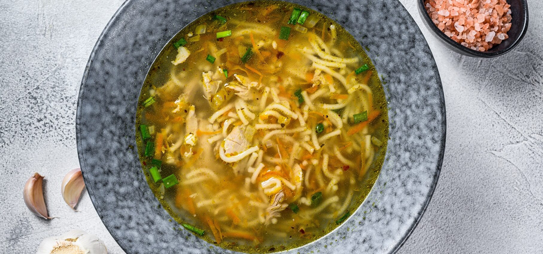 Soupe au bouillon de poulet, légumes et nouilles au Cookeo