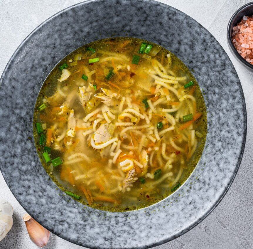 Soupe au bouillon de poulet, légumes et nouilles au cookeo Cookeo Mania