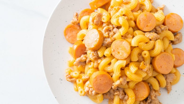Pâtes au Porc Haché et Saucisse de Francfort à la Tomate