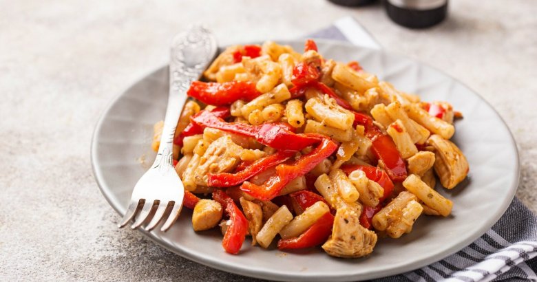 Penne au Poulet, Poivrons et Sauce Tomate-Crème au cookeo