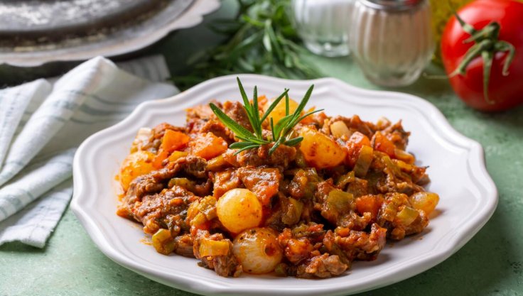 Boeuf Haché aux Poivrons et Petits Oignons Blancs en Sauce Tomate au Cookeo