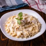 Fettuccine aux Champignons et à la Crème d'Ail