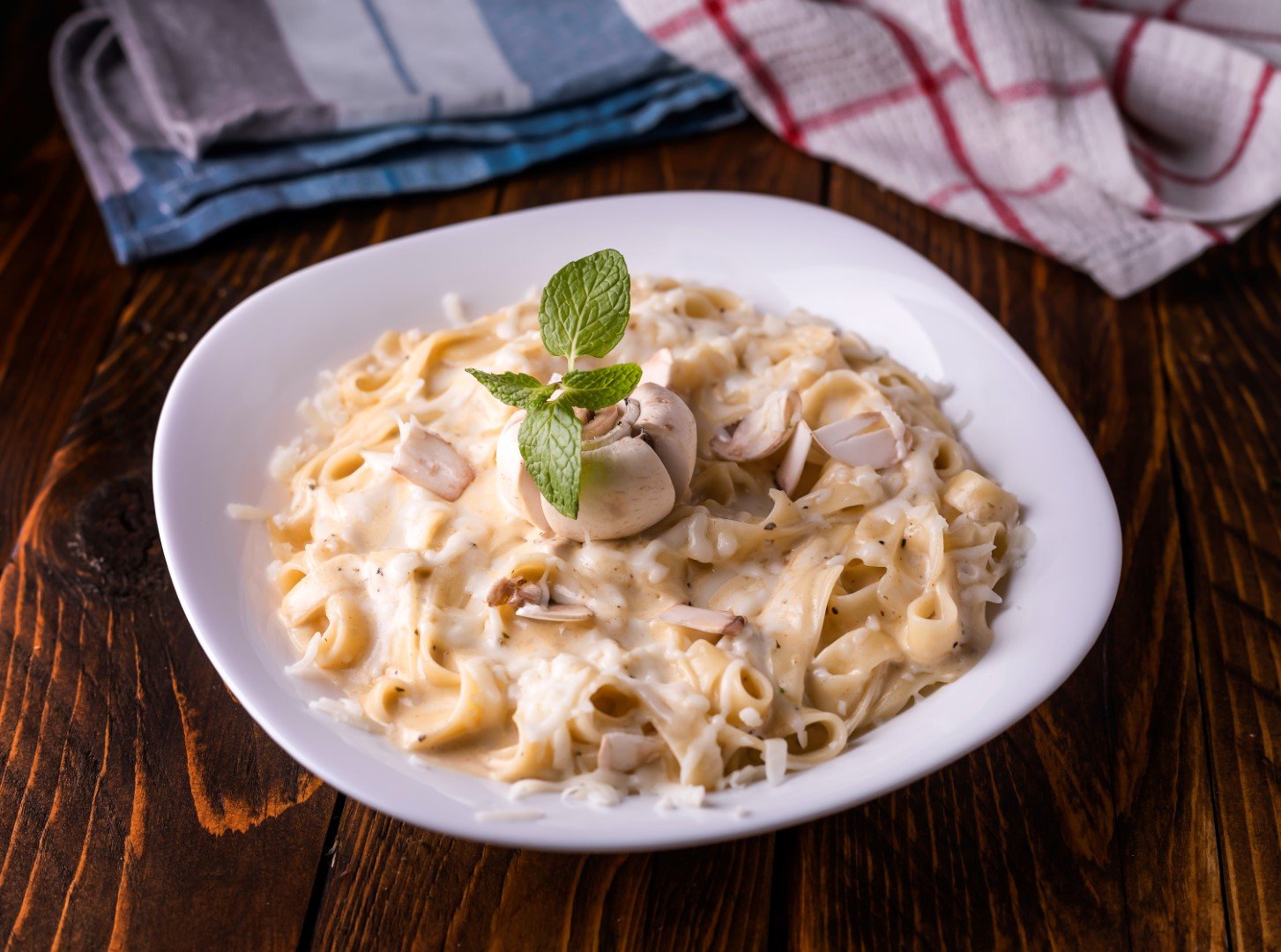 Fettuccine aux Champignons et à la Crème d'Ail