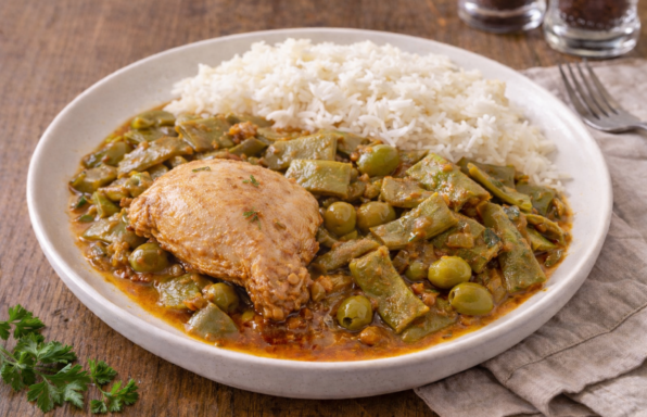 Cuisses de poulet colombo, haricots plats et olives vertes